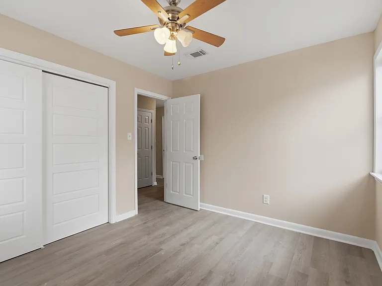713 Lagoon Dr — Photo 11