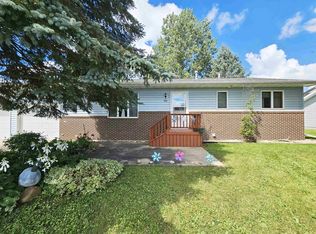 402 Shin Bone Dr, Elgin, IA 52141