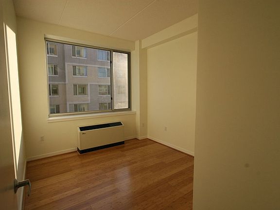 4th image of 40 W 116th St #X803