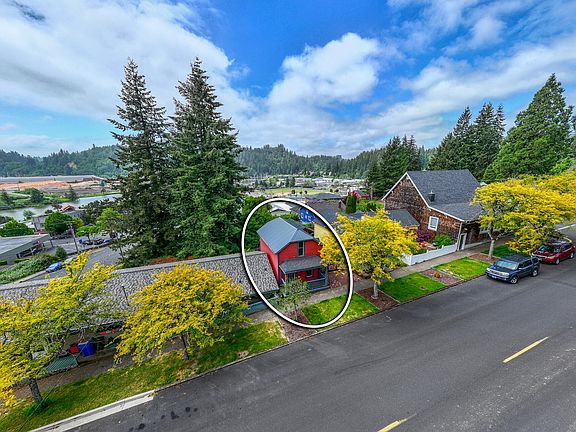 4th image of 151 NE Alder St