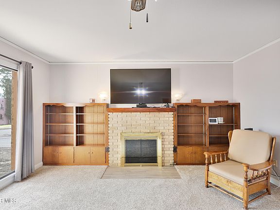 5th image of 901 E Avenue B