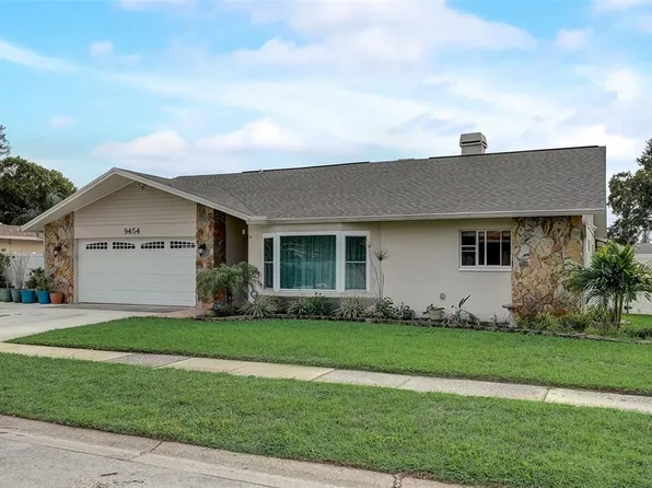 9454 Laura Anne Dr, Seminole, FL 33776