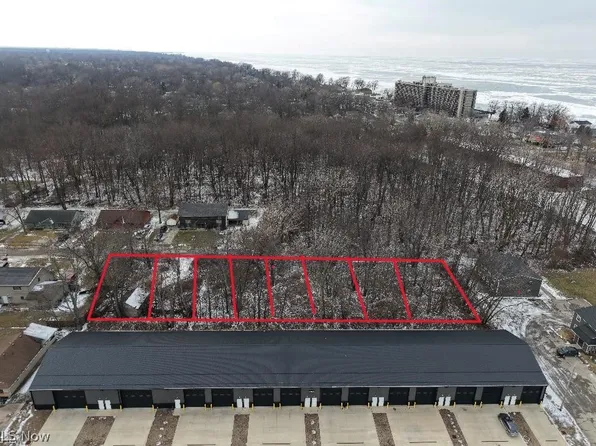 Lakeview Ave, Sheffield Lake, OH 44054