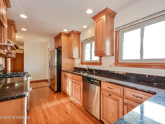 4th image of 1321 Foxglove Dr