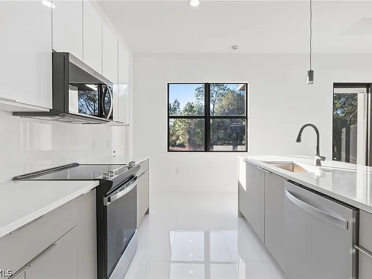 566 Eisenhower Blvd — Photo 14
