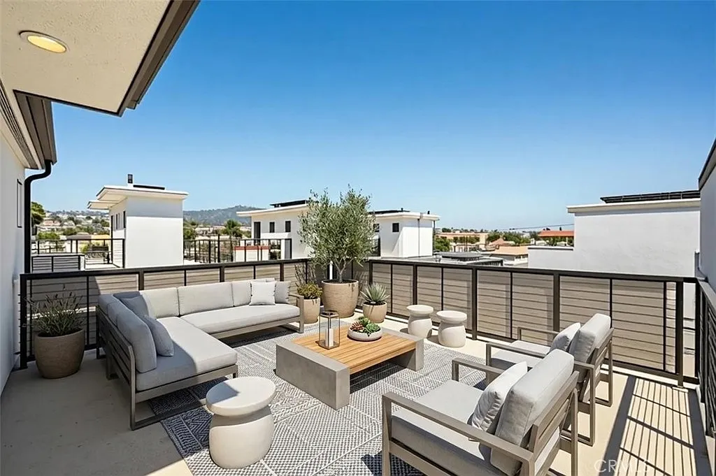 3 bed, 2.5 bath, 1771 sqft, $4,500 — Photo 1