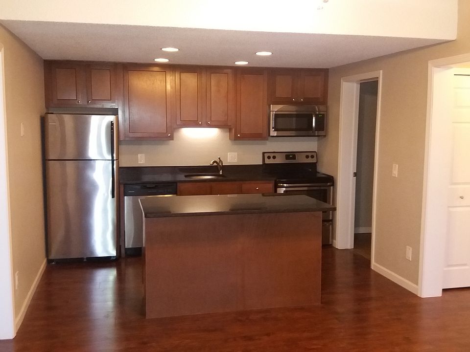 1st image of 177 Waterbury Ct #177