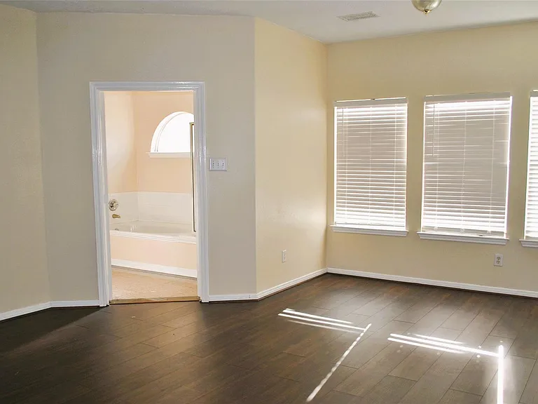3140 Markscott Dr — Photo 8