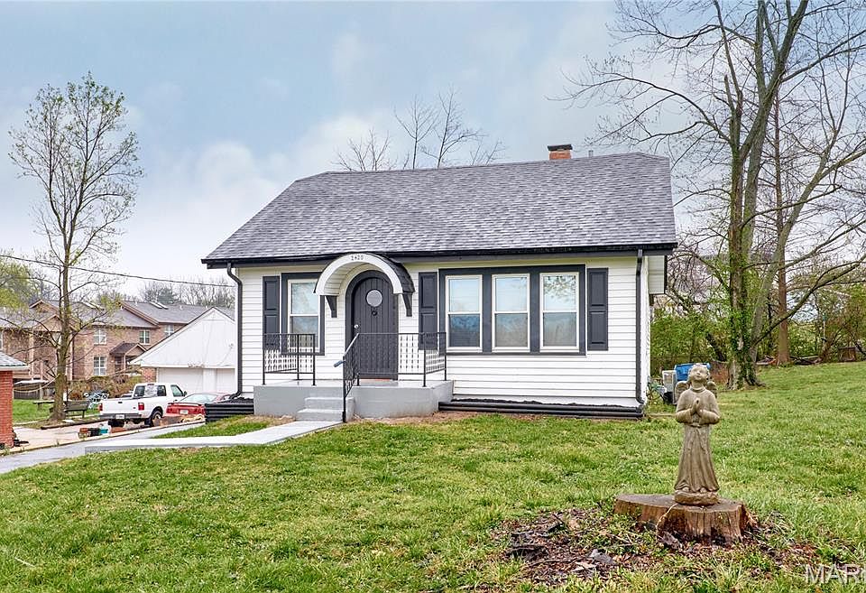 1st image of 2420 Fowler Ave