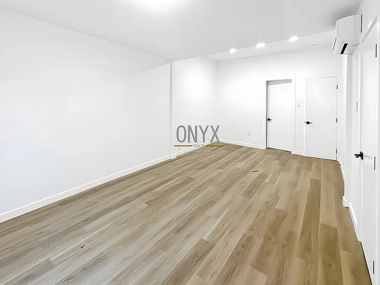 20-15 Menahan St #1 — Photo 6