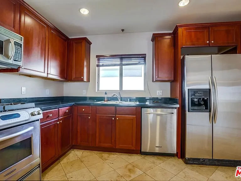 1522 Amherst Ave #402 — Photo 17