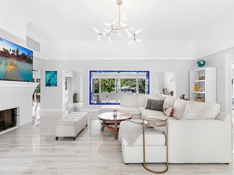 913 Coconut Dr — Photo 13