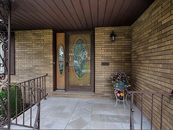 2nd image of 7655 Yorktown Ln