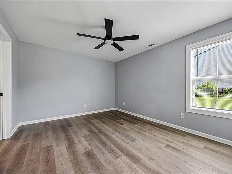 411 Hardy Ave SW — Photo 14