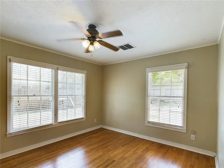 305 Bolton Ave — Photo 12