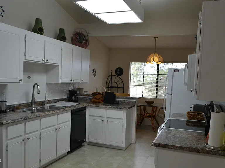 455 Delaware Dr #112 — Photo 6