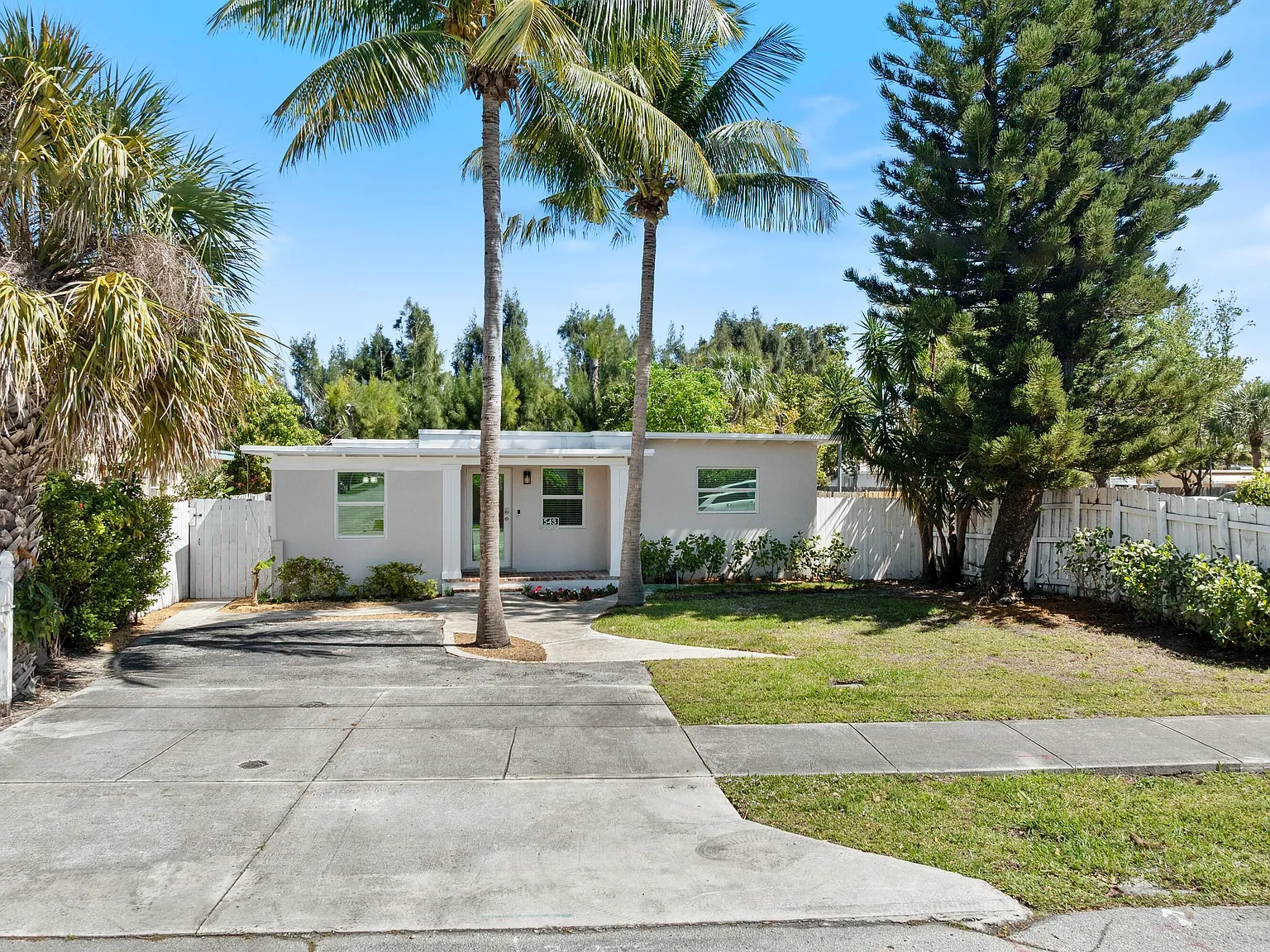 4 bed, 2.0 bath, 1200 sqft, $4,200 — Photo 3