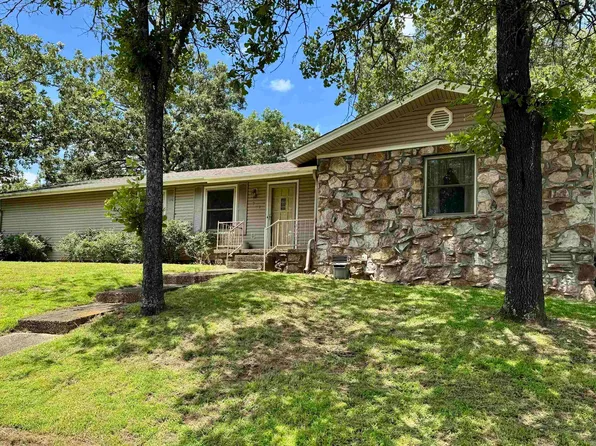 701 Emerald Gardens Dr, N Little Rock, AR 72118