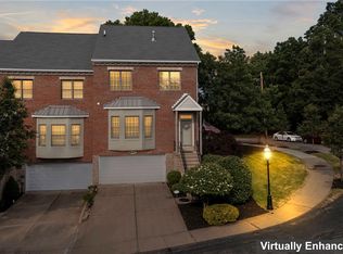 692 Highpointe Dr, Pittsburgh, PA 15220