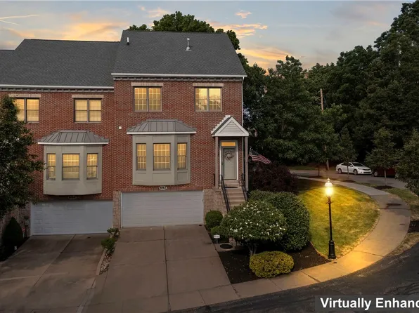 692 Highpointe Dr, Pittsburgh, PA 15220