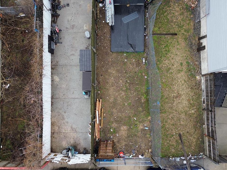 2nd image of 2430 N Mutter St