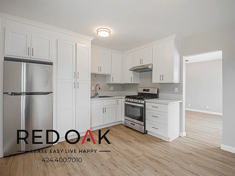 1589 E 47th St #3 — Photo 2