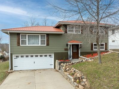 649 40th St SE, Cedar Rapids, IA, 52403