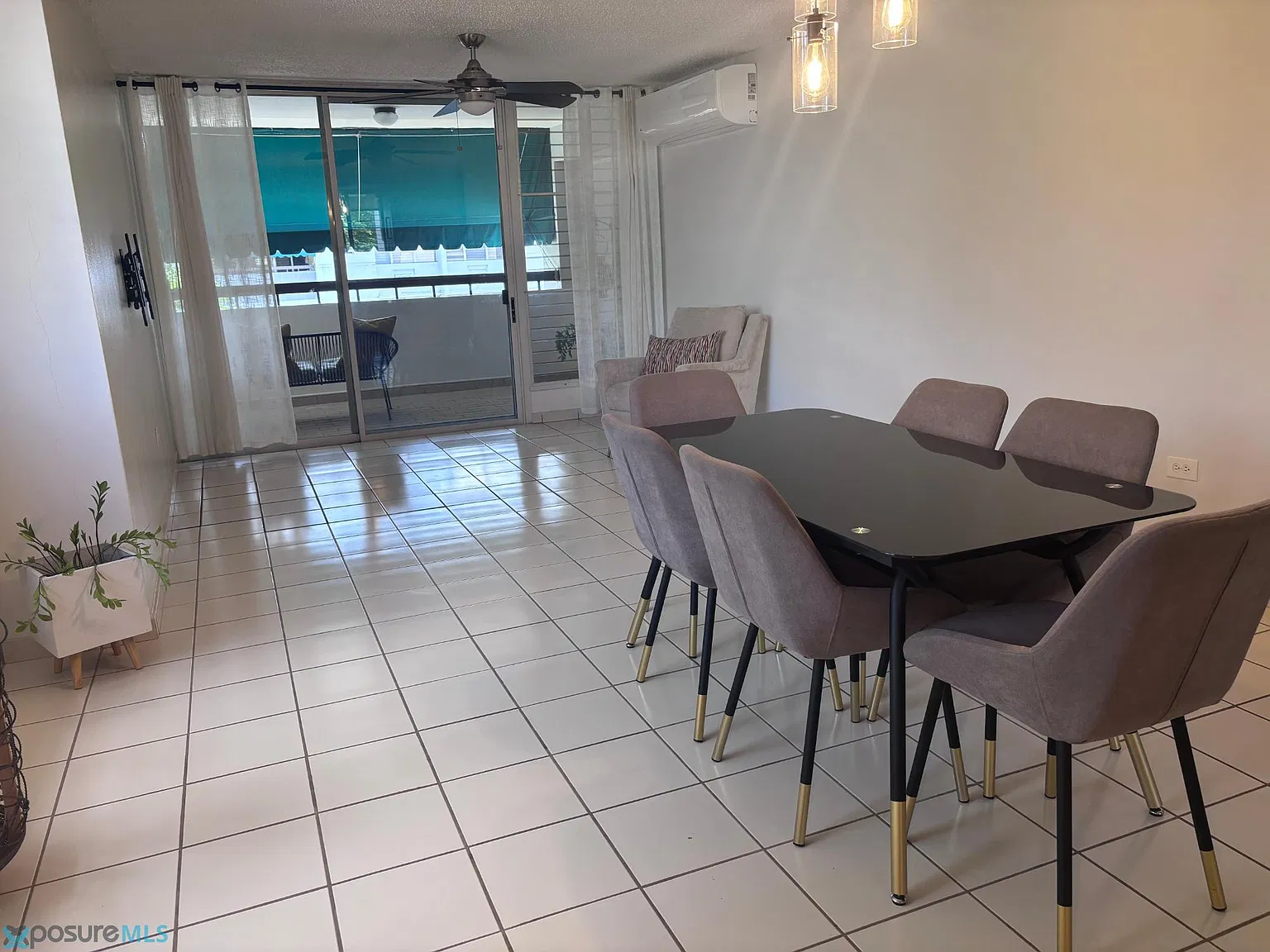 3 bed, 2.0 bath, 1301 sqft, $2,000 — Photo 2