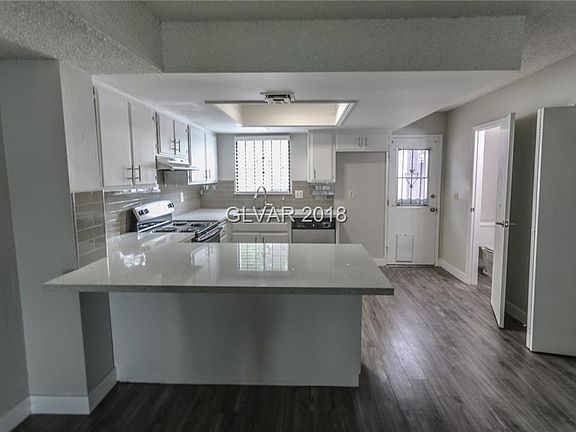 3rd image of 5801 Vegas Dr