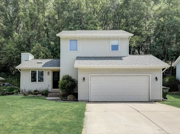 2136 Hillebrand Dr, Cross Plains, WI 53528