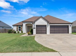 1952 S River Meadows Dr, Fayetteville, AR 72701