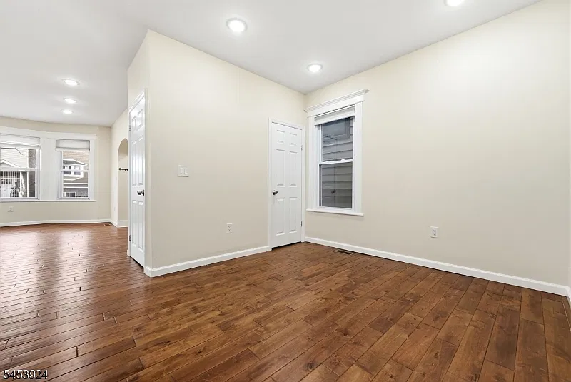 4 bed, 2.0 bath, $2,900 — Photo 2