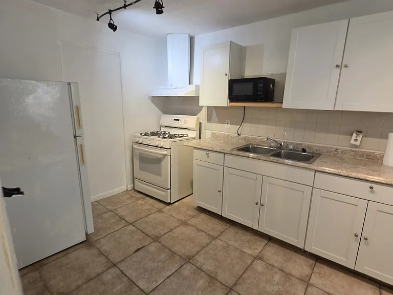 7523 Brockbank Dr #B1 — Photo 1