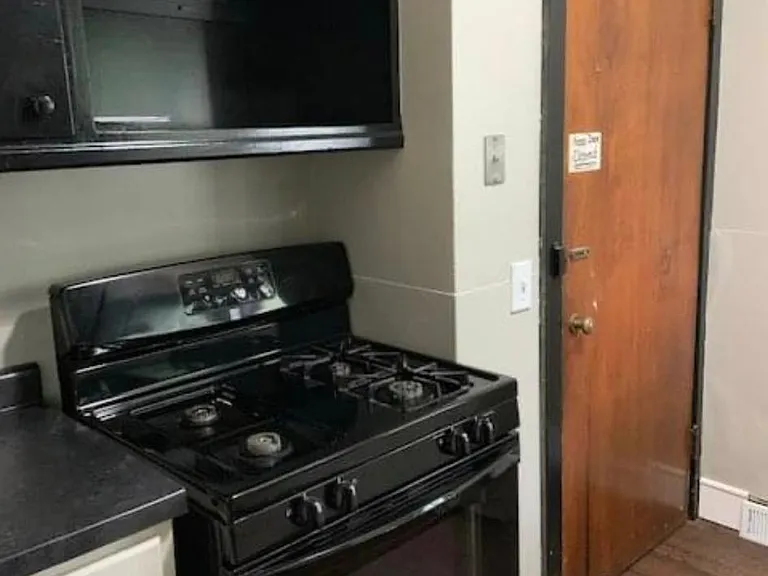 1728 E Locust St — Photo 3