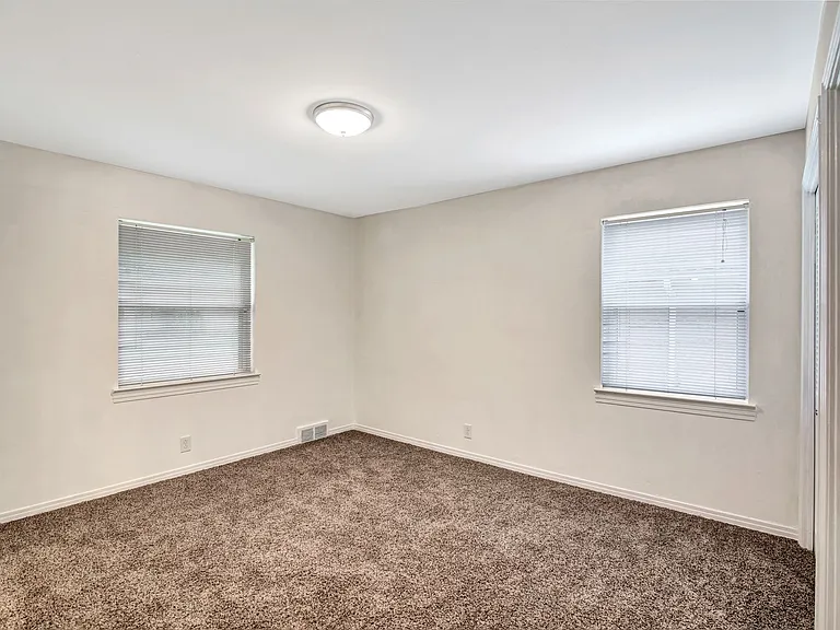 1007 Newberry Dr — Photo 25