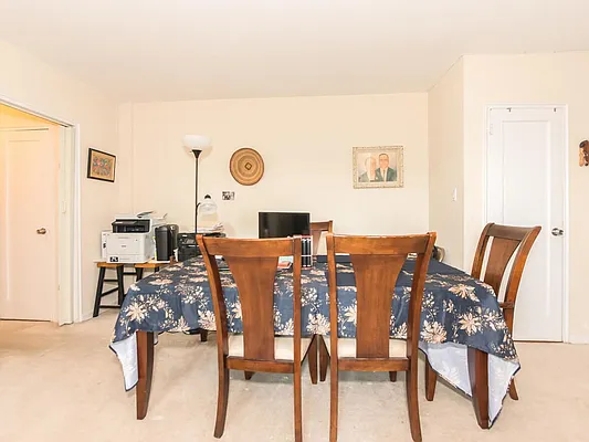 Sold by Re/Max In The City | media 5
