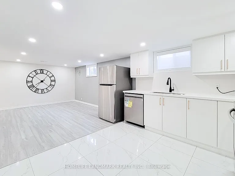 75 Bayview Dr #LOWER — Photo 11