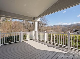 100 Meadowind Ct, Waynesville, NC 28786