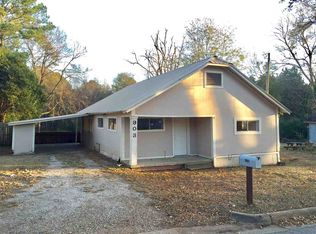 903 Crawford St, Center, TX 75935