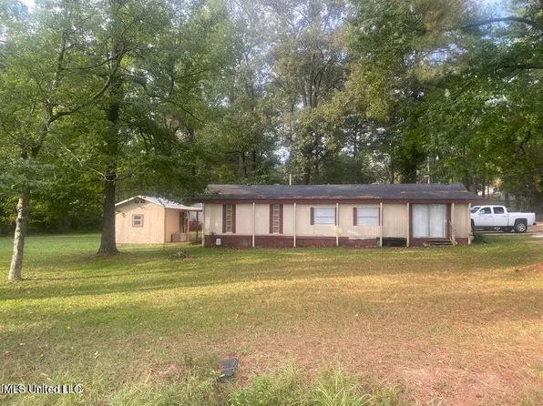 121 Hemlock Dr, Richland, MS 39218