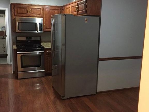 4th image of 14819 Robinson St #14819