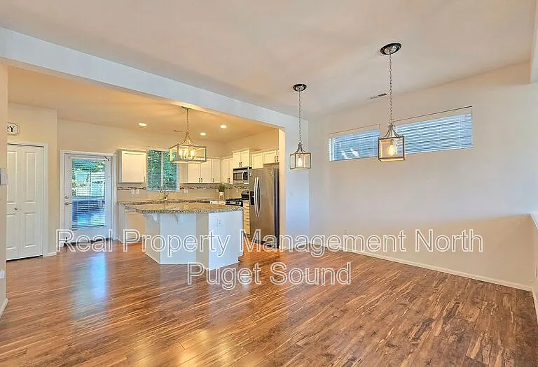 1300 92nd Ave NE — Photo 5