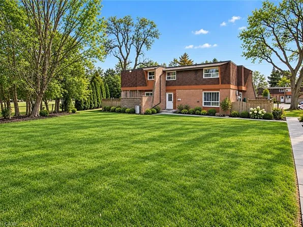 661 Francis Rd #4, Burlington, ON L7T 3X6