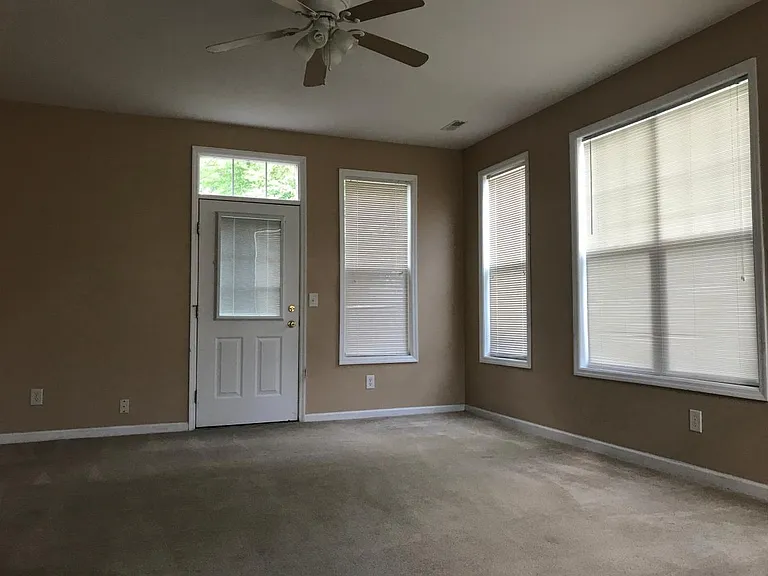116 Courtyard Ln — Photo 18