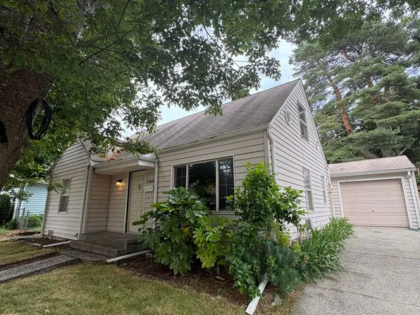 11426 Crestwood Dr S, Seattle, WA 98178