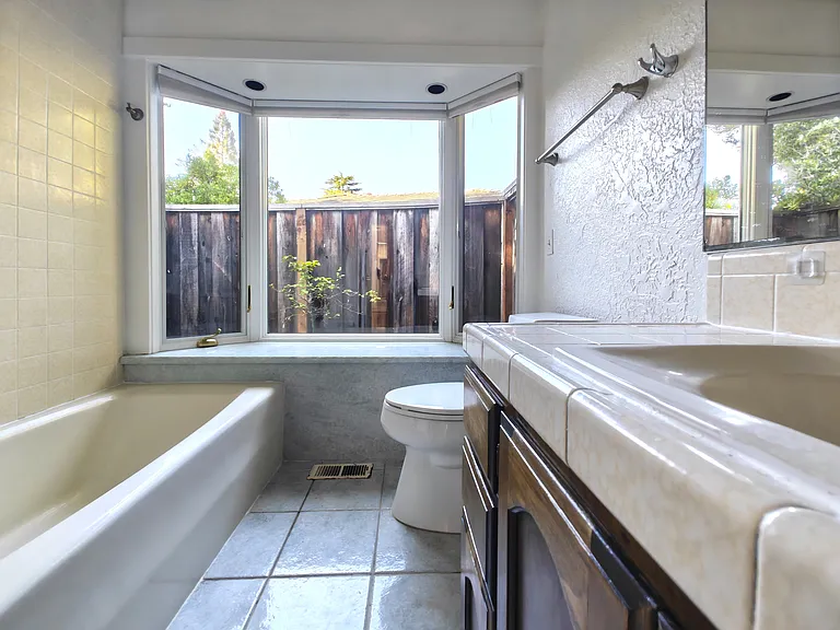 1138 Laureles Dr — Photo 12