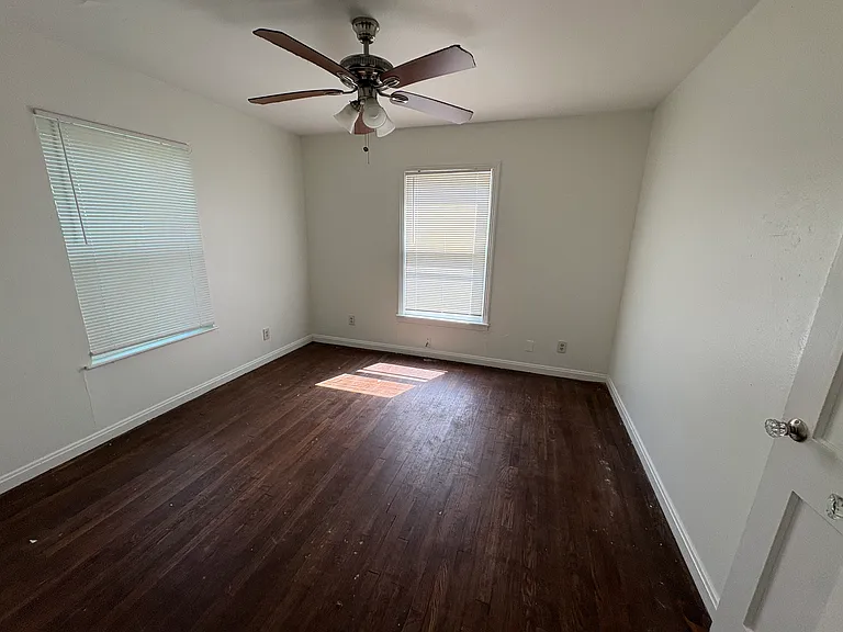 3701 Pine Ave — Photo 3