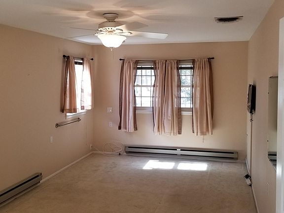 3rd image of 7 Melville Ln
