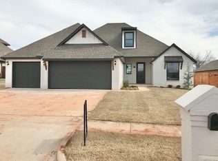 2508 NE 15th St, Moore, OK 73160