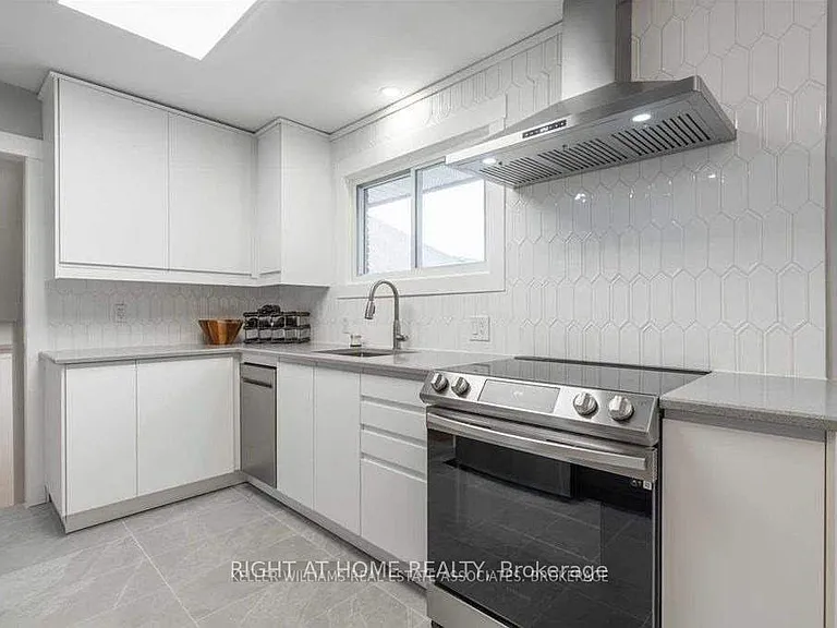 530 Lynda Ln — Photo 5